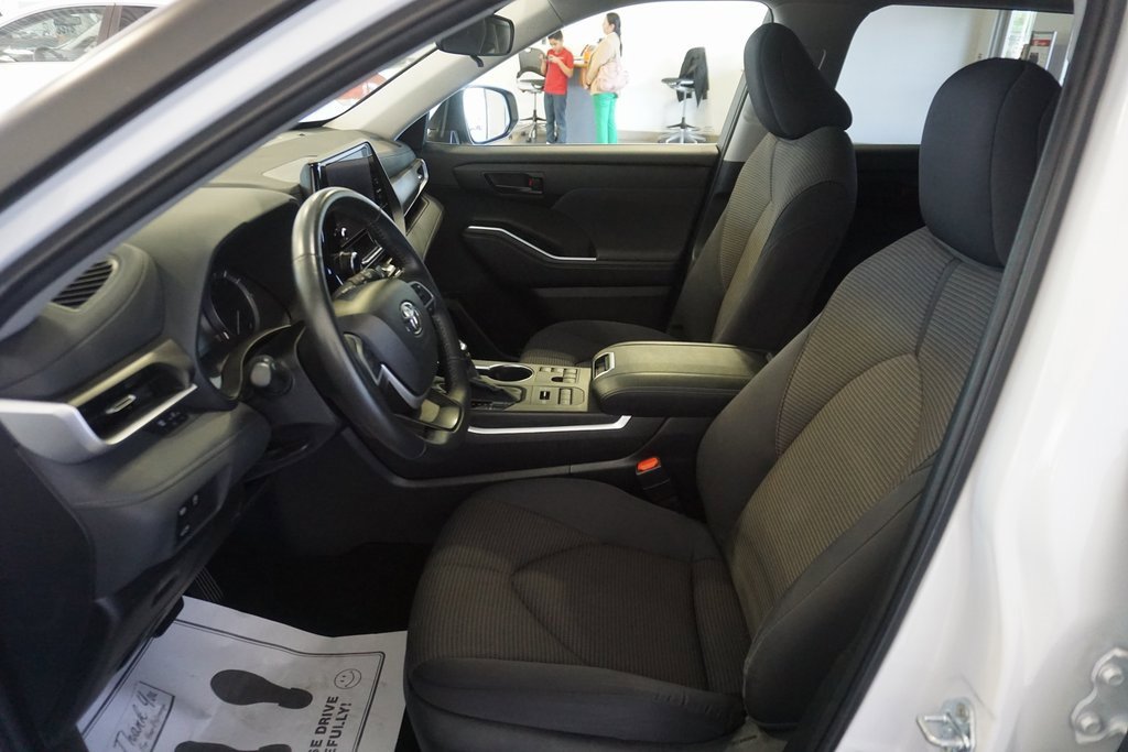 Certified 2024 Toyota Highlander LE image 19