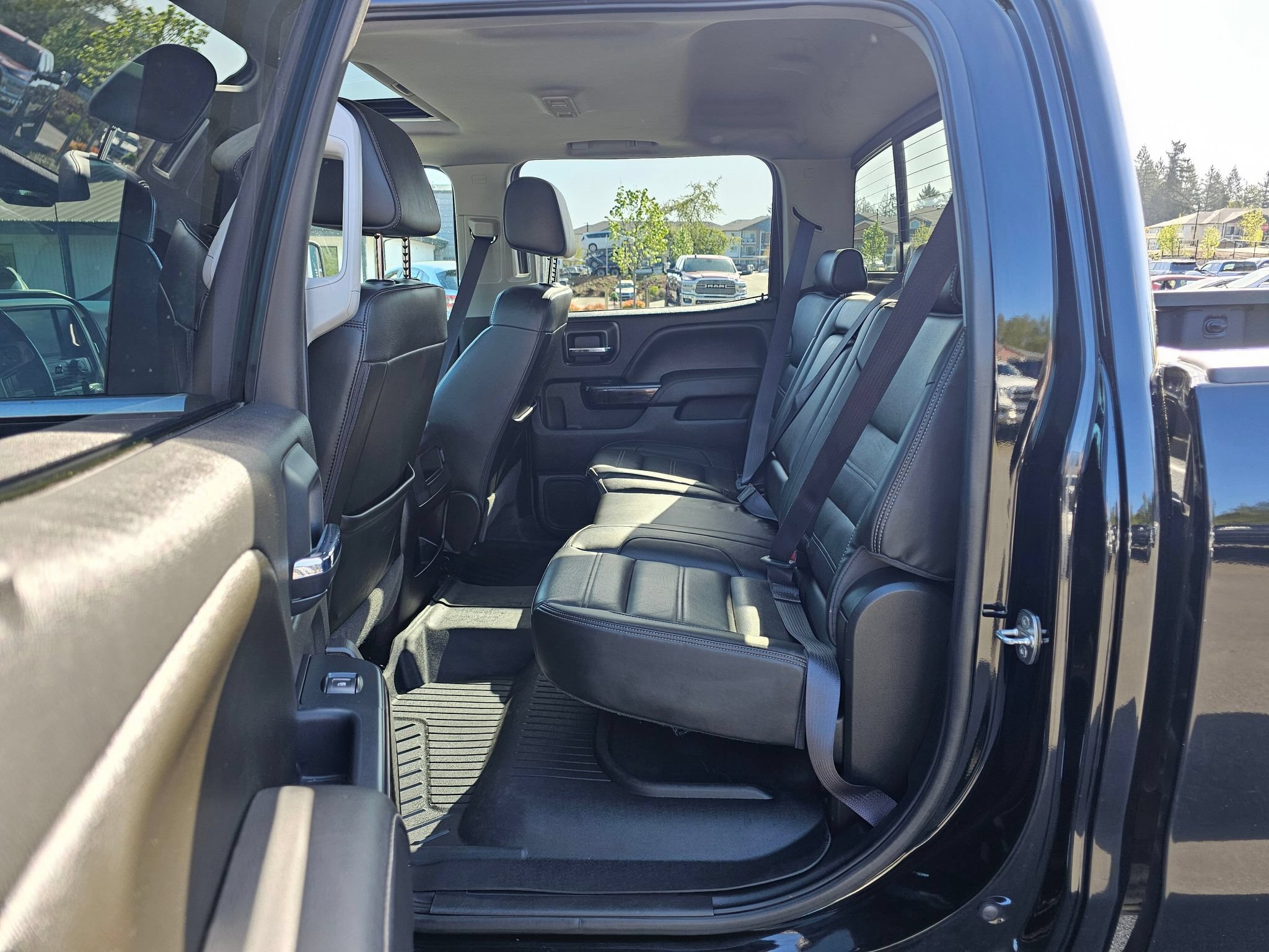 Used 2016 GMC Sierra 3500 Denali w/ Duramax Plus Package AWD/4WD image 32