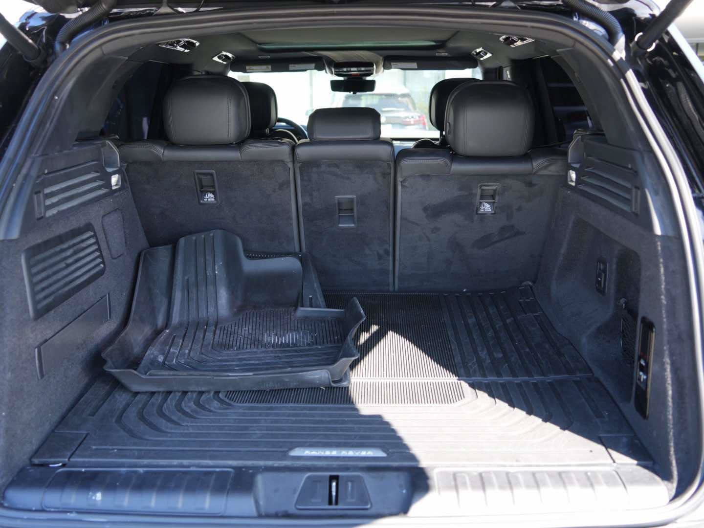 Used 2025 Land Rover Range Rover Sport SE AWD/4WD image 5