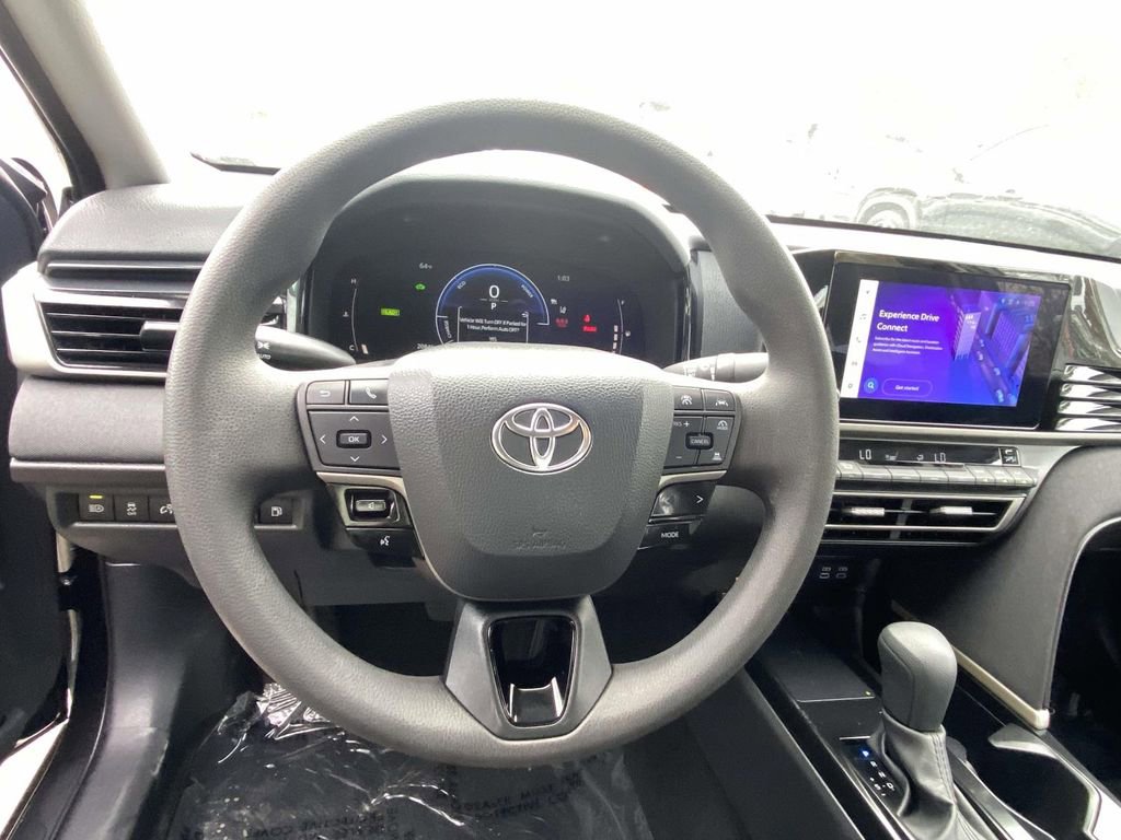 Used 2025 Toyota Camry LE image 28