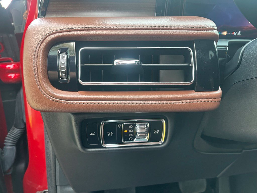 Used 2025 Lincoln Aviator Reserve w/ Equipment Group 201A AWD/4WD image 40