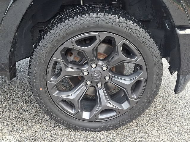 Used 2020 RAM 1500 Limited w/ Black Appearance Package AWD/4WD image 11