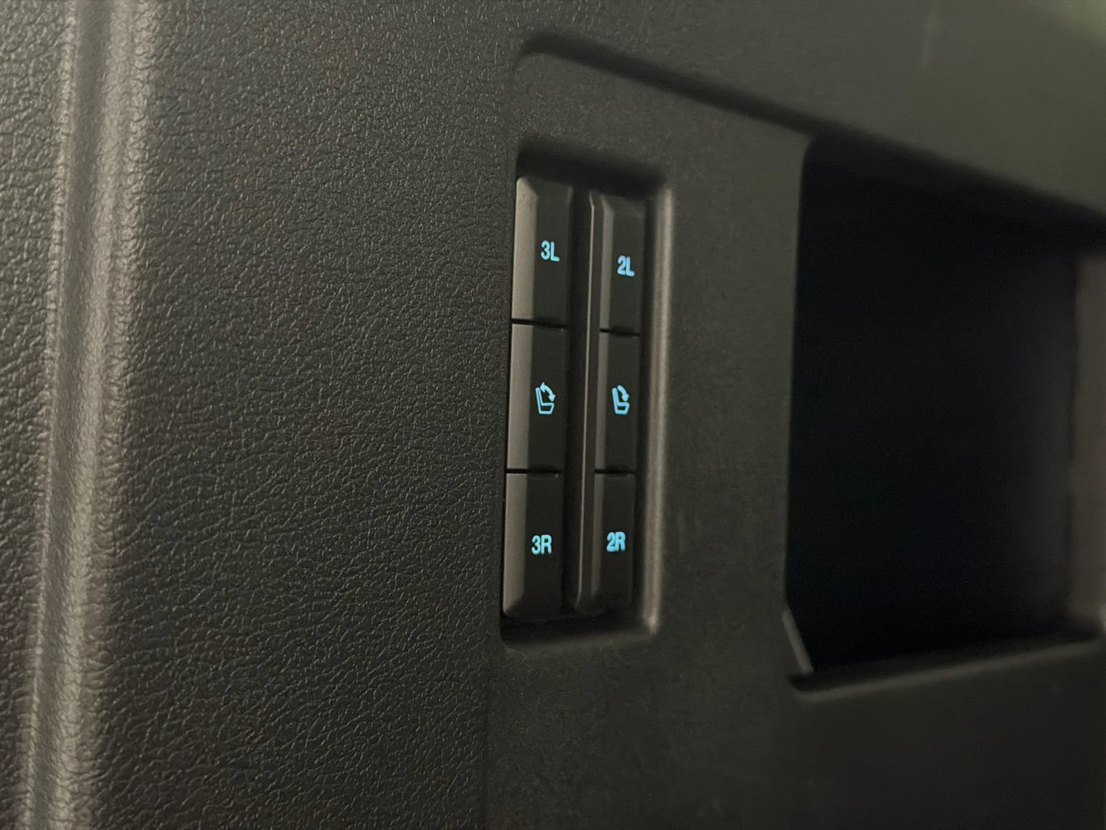 Used 2022 Ford Expedition Max Limited image 11