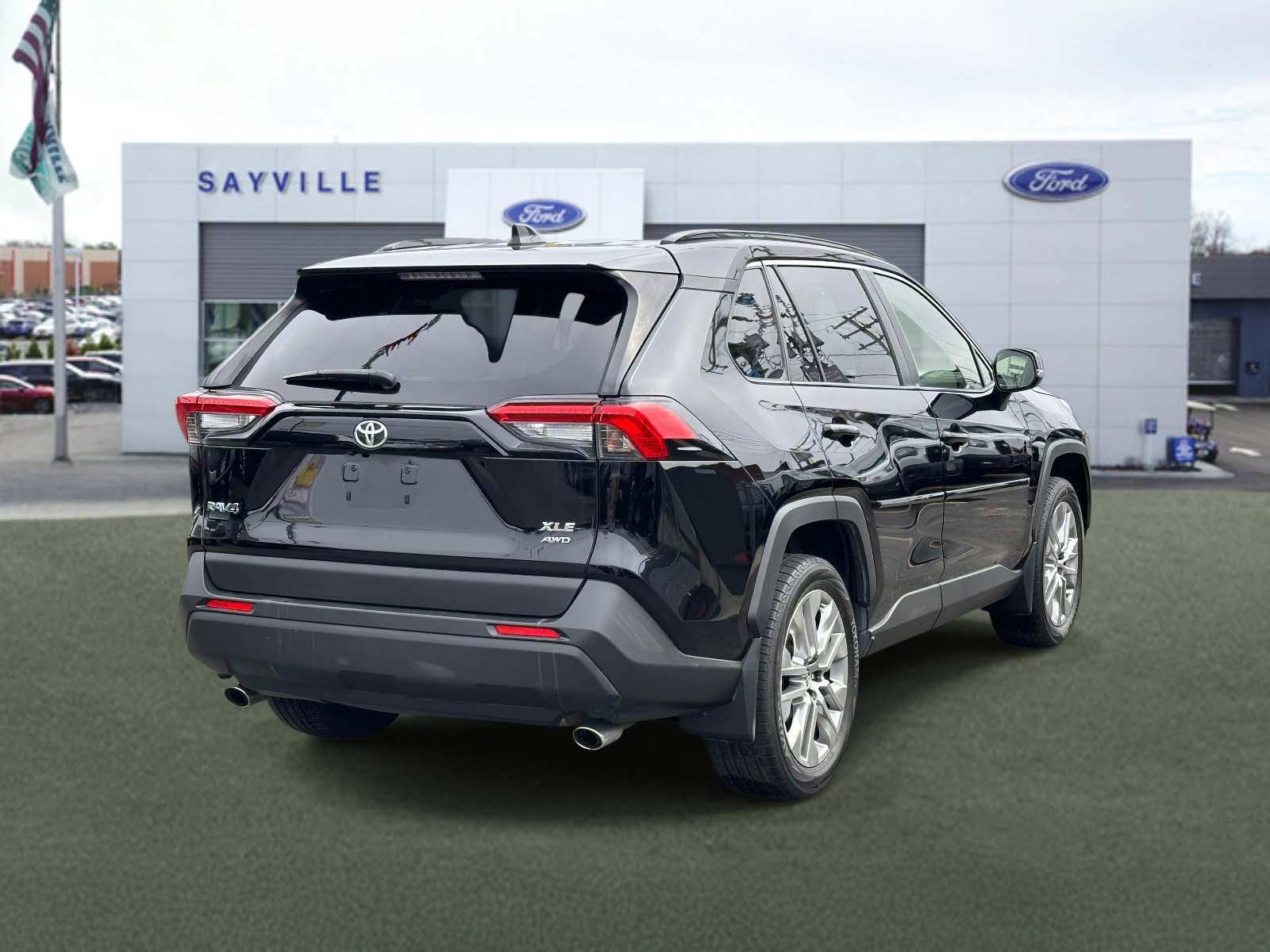 Used 2021 Toyota RAV4 XLE Premium AWD/4WD image 5