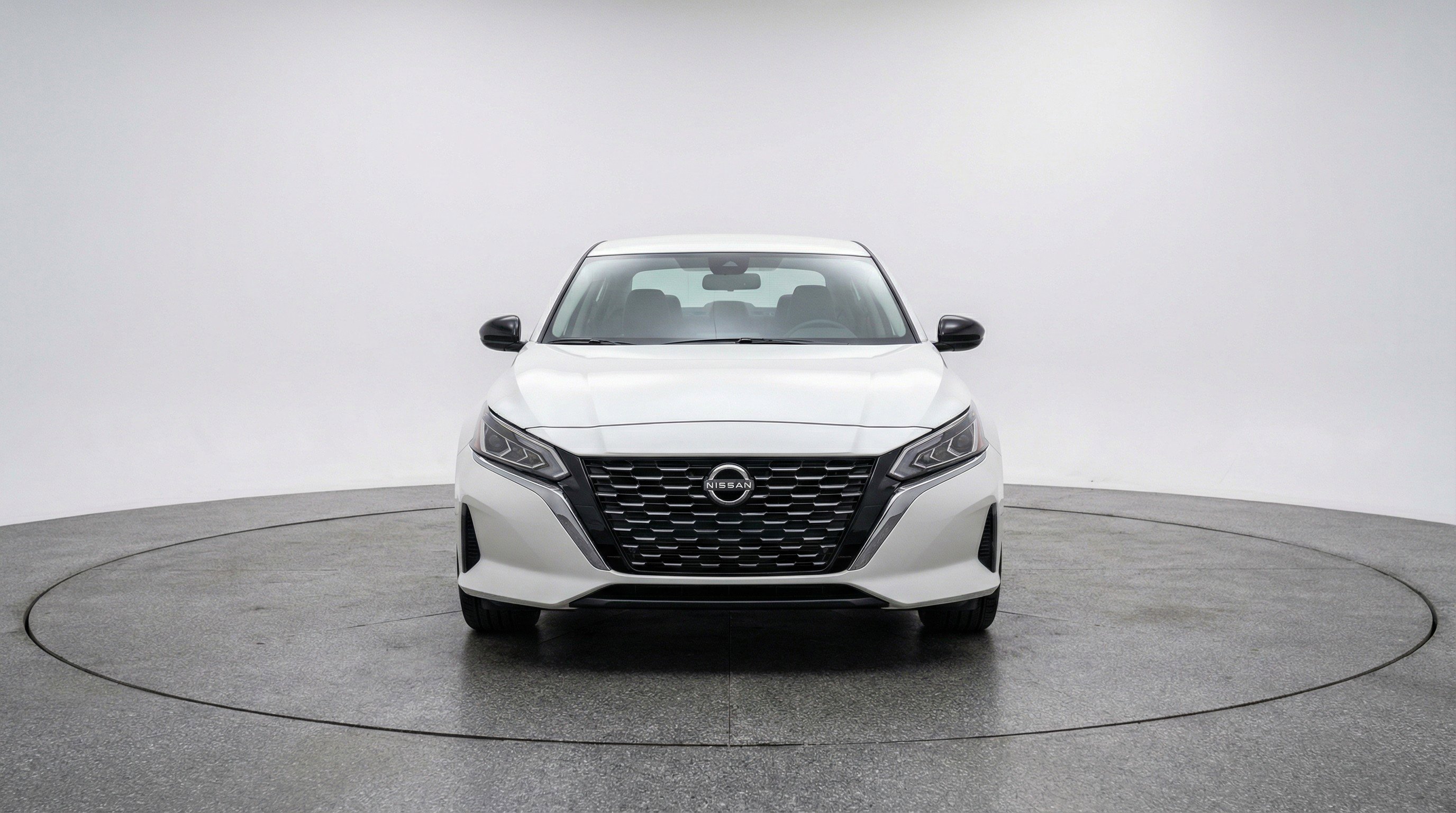 Used 2025 Nissan Altima 2.5 SV image 2