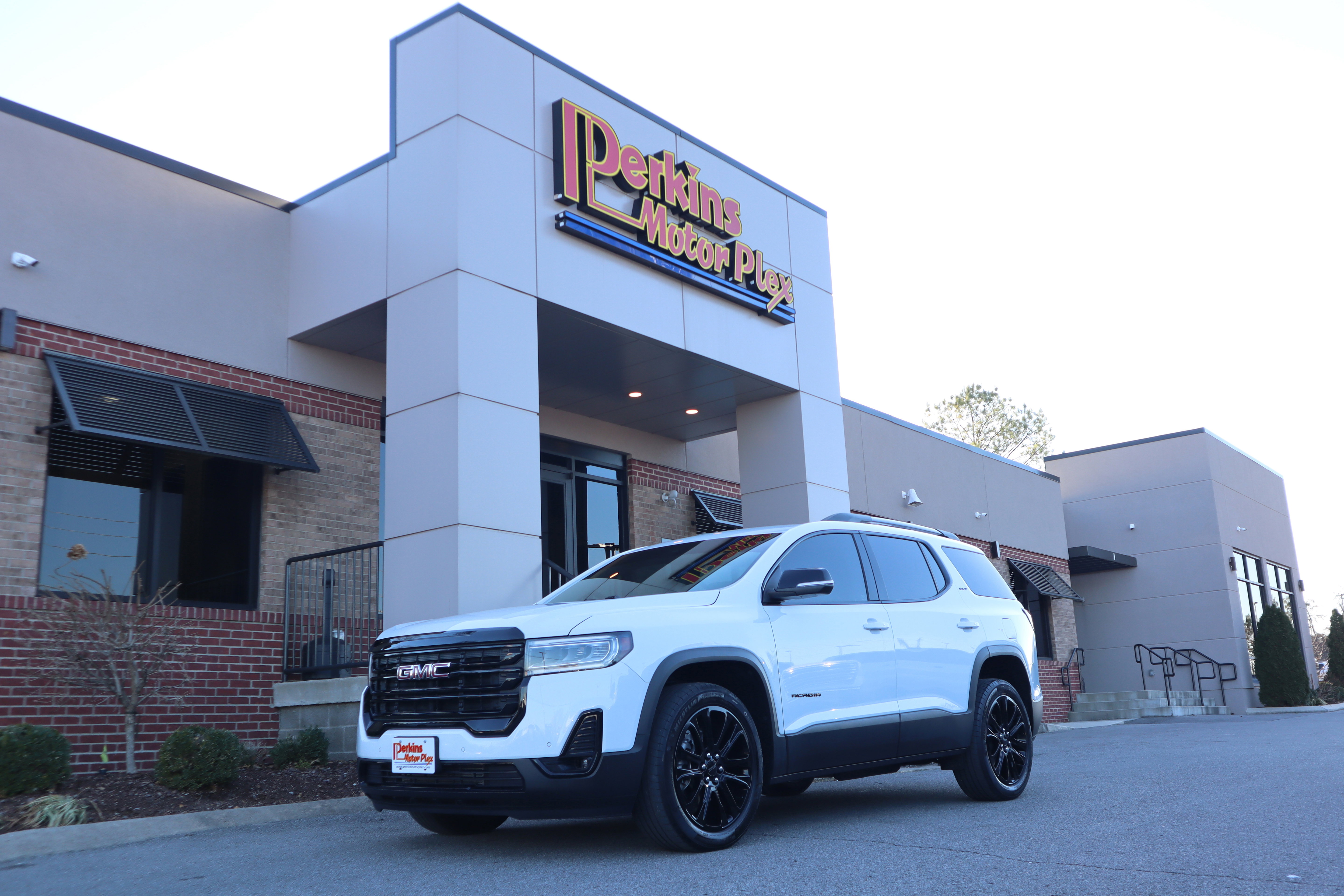 Used 2023 GMC Acadia SLT w/ Elevation Edition image 38