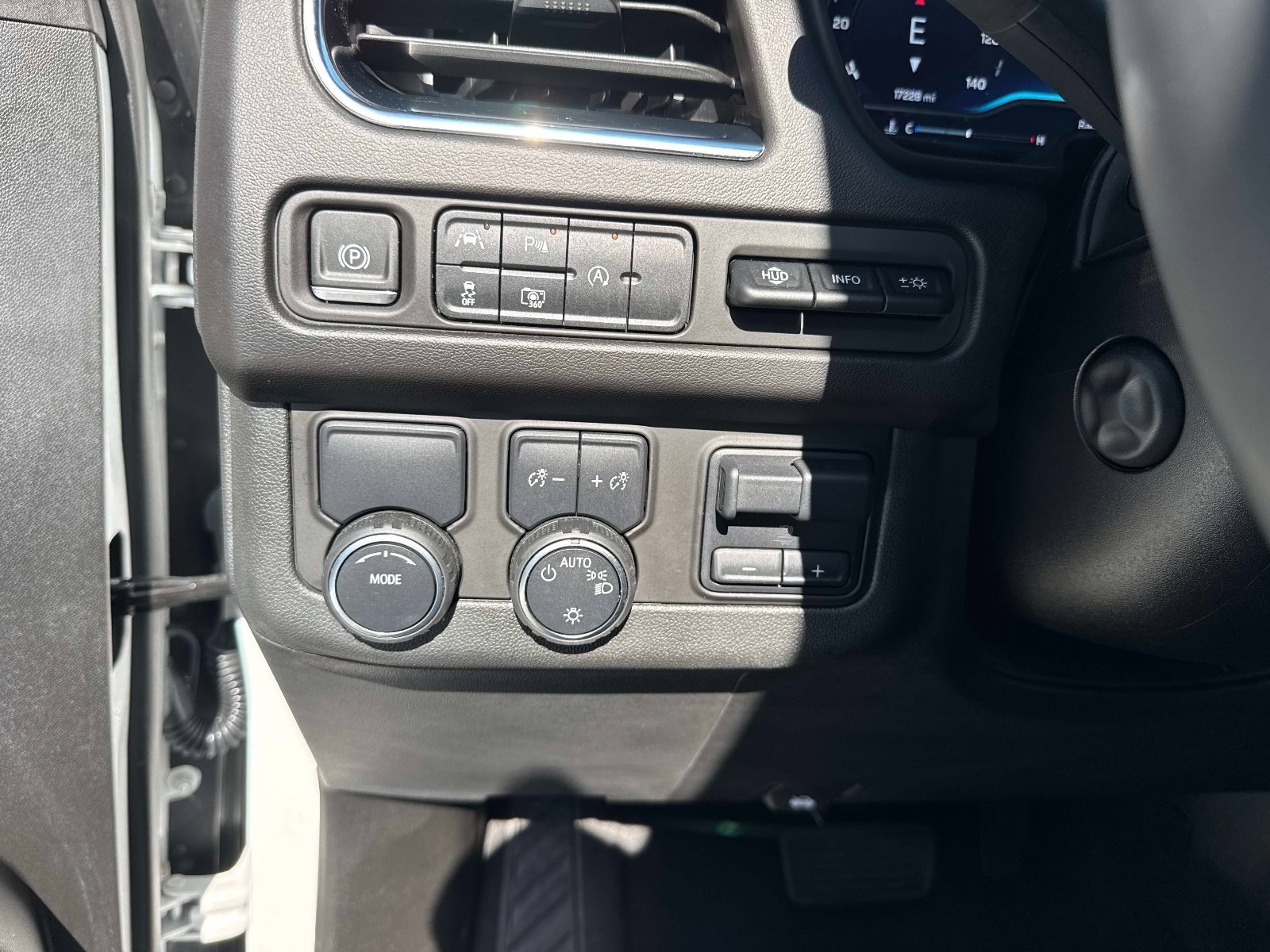 Used 2023 Chevrolet Tahoe High Country w/ Premium Package RWD image 33