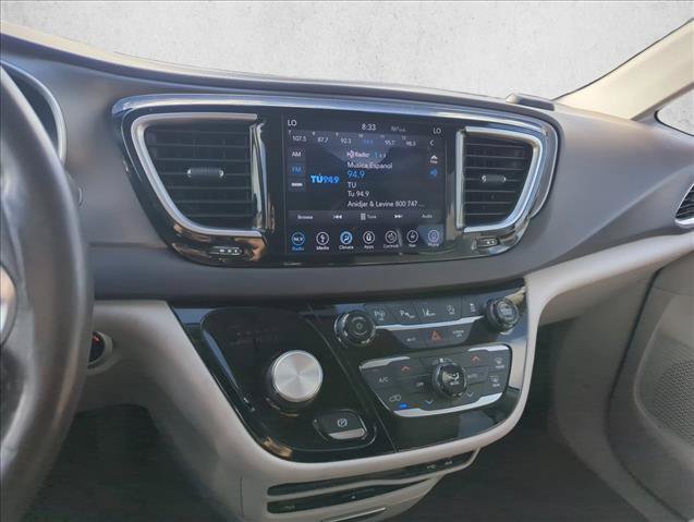 Used 2019 Chrysler Pacifica Touring-L Plus w/ Advanced Safetytec Group FWD image 10
