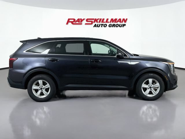 Used 2025 Kia Sorento LX FWD image 8