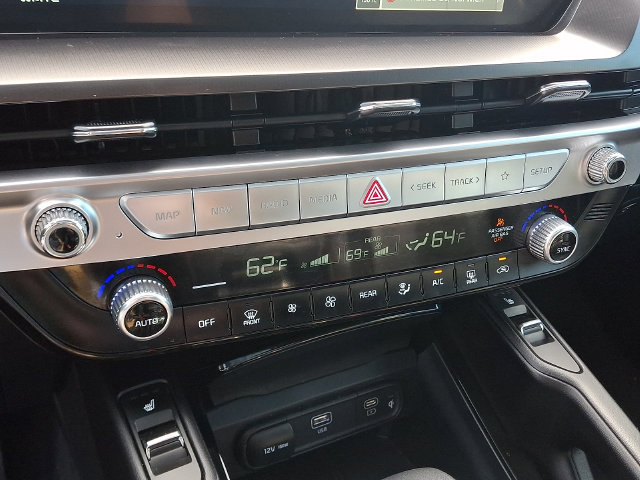 Used 2025 Kia Telluride S FWD image 17