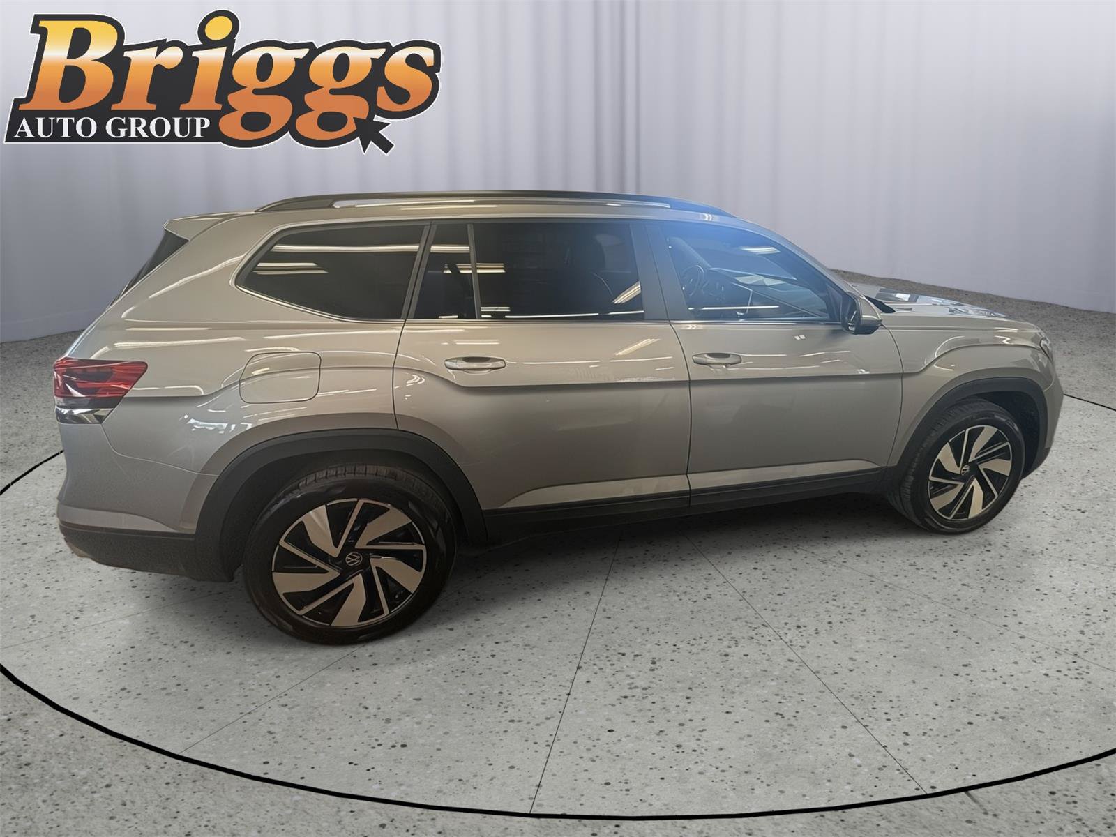 Used 2025 Volkswagen Atlas SE AWD/4WD image 5