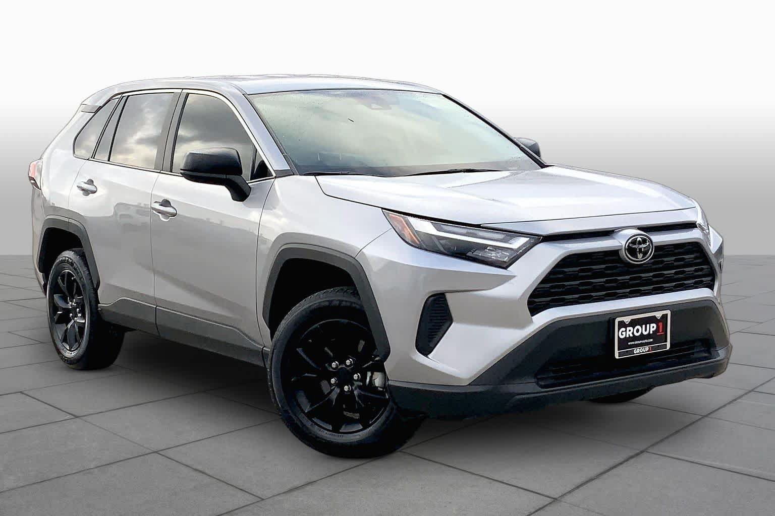 Used 2025 Toyota RAV4 LE FWD image 3