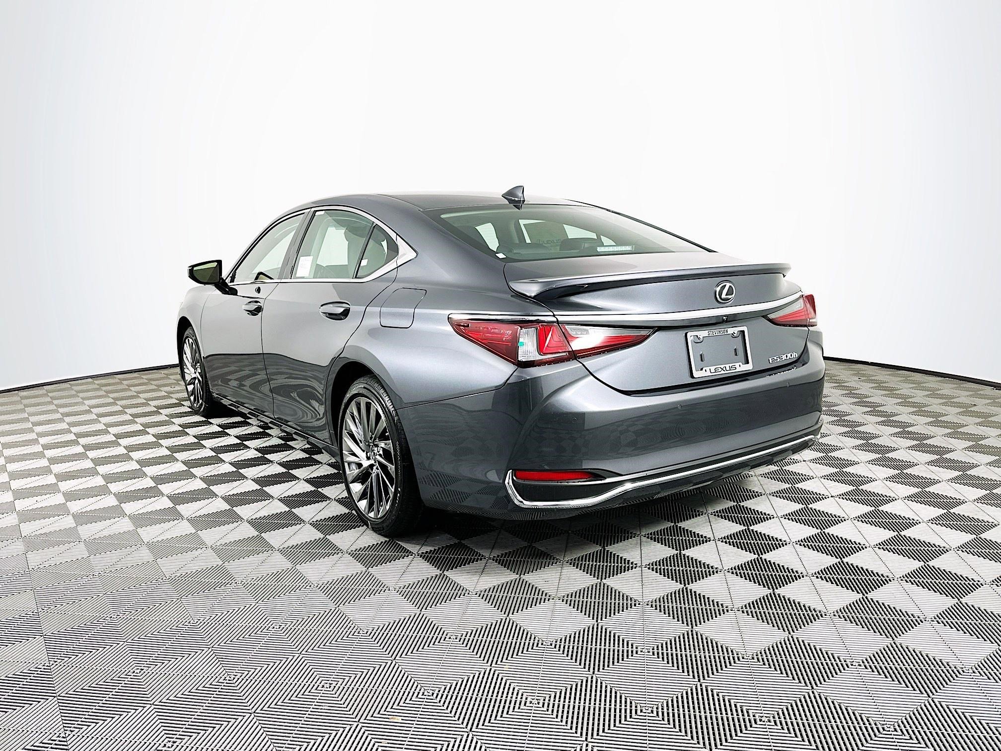 New 2025 Lexus ES 300h w/ Luxury Package image 5