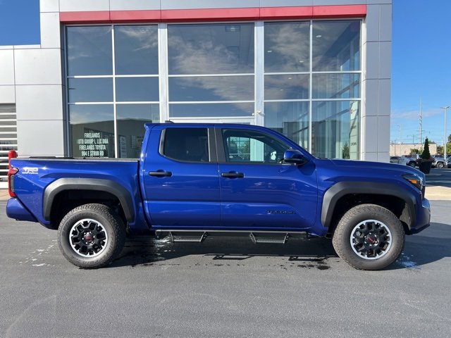 Certified 2025 Toyota Tacoma TRD Off-Road image 8
