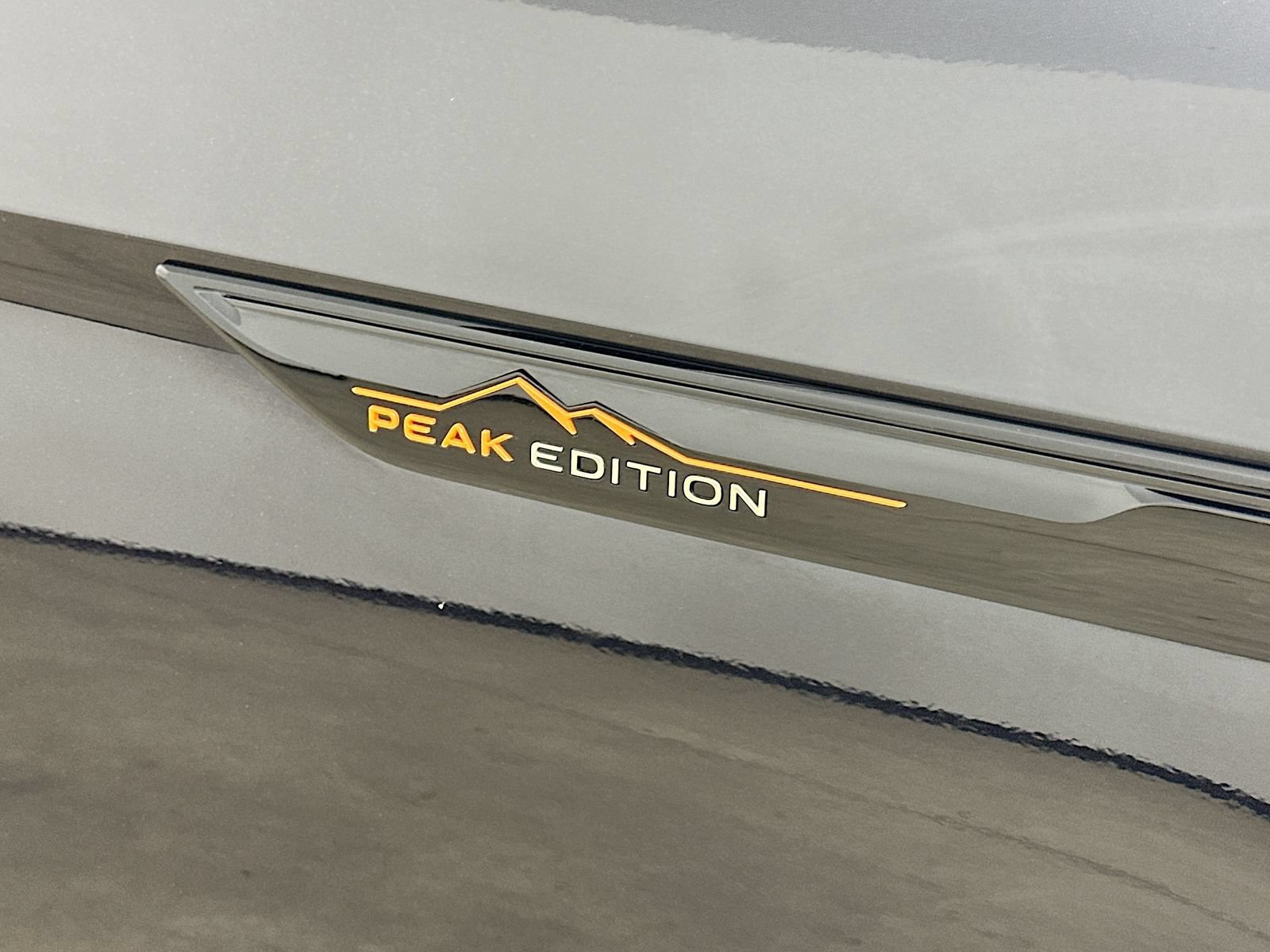 Certified 2024 Volkswagen Atlas Peak Edition SEL AWD/4WD image 9