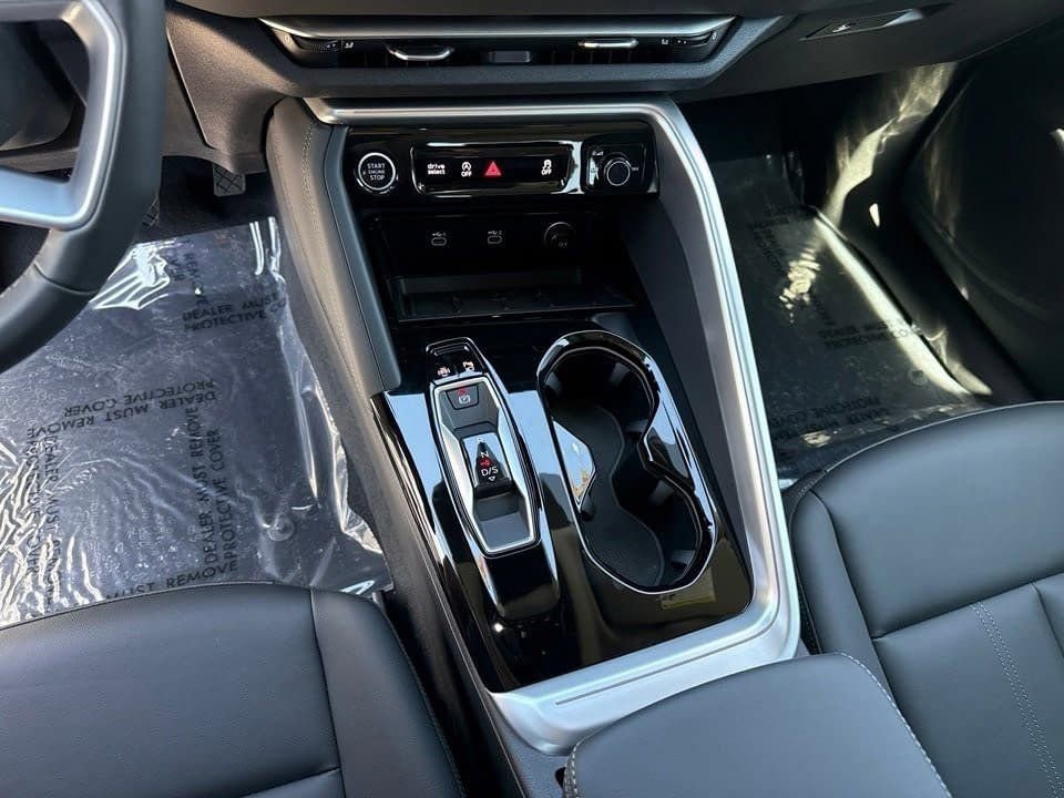 Certified 2025 Audi Q5 Premium w/ Convenience Package image 18