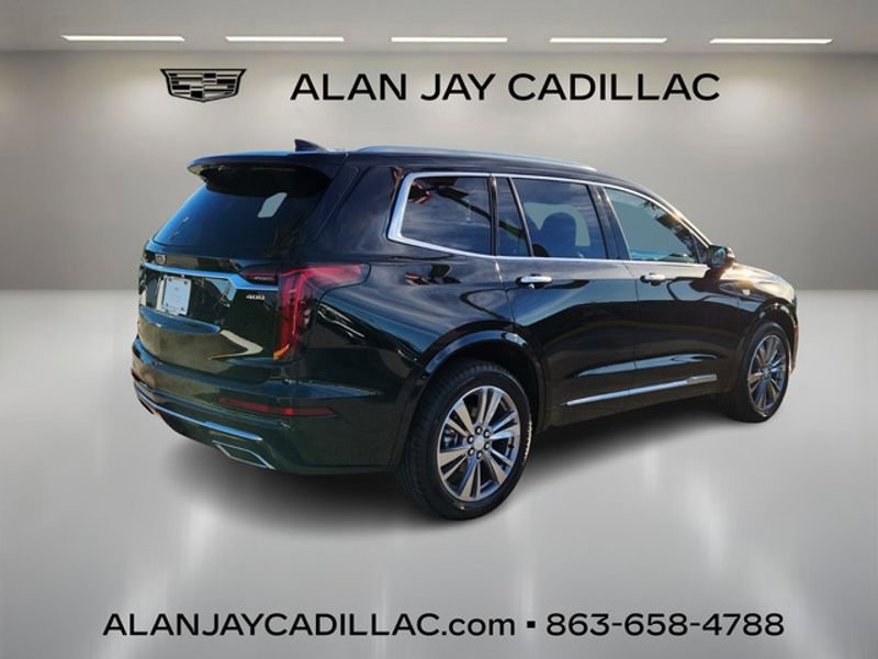 Used 2025 Cadillac XT6 Premium Luxury image 5