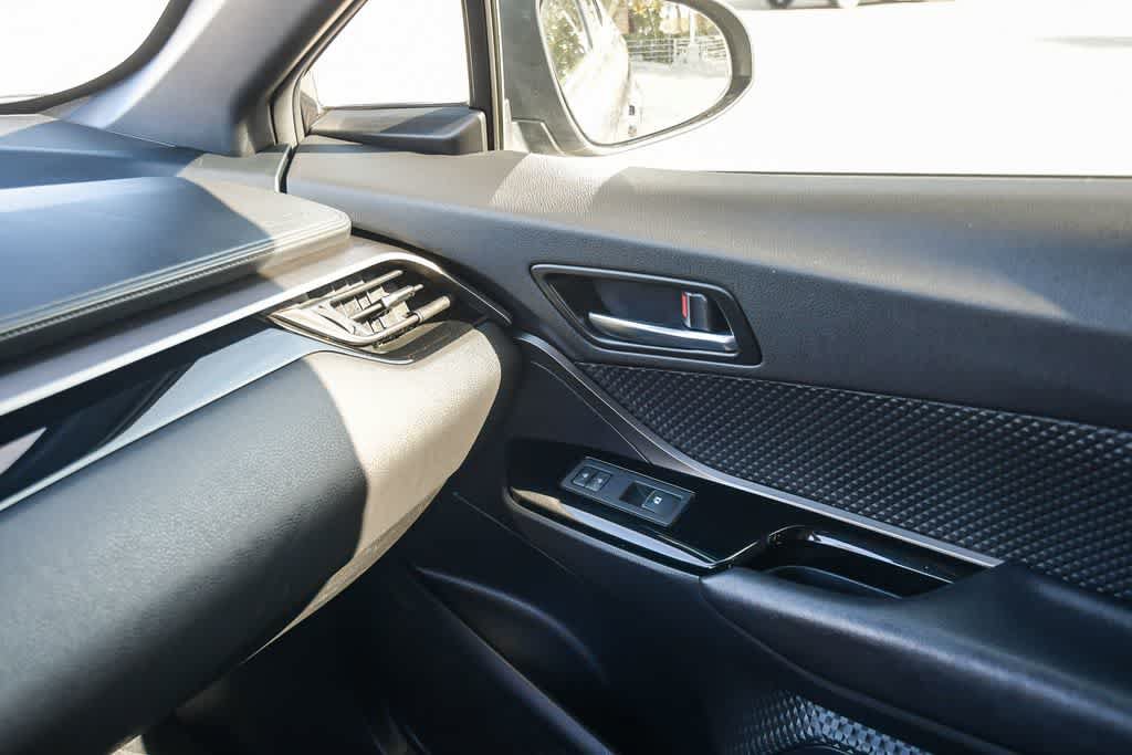 Used 2019 Toyota C-HR XLE FWD image 22
