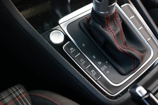 Used 2018 Volkswagen GTI SE FWD image 42