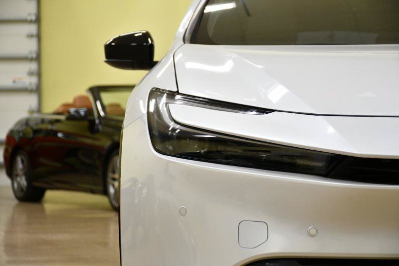 Used 2023 Toyota Prius XLE FWD image 5
