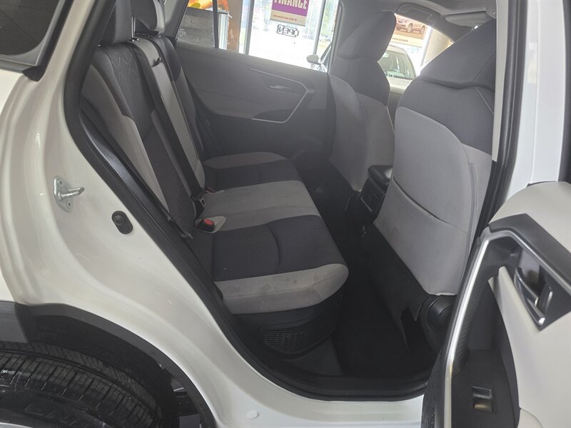 Used 2020 Toyota RAV4 XLE w/ Convenience Package AWD/4WD image 16