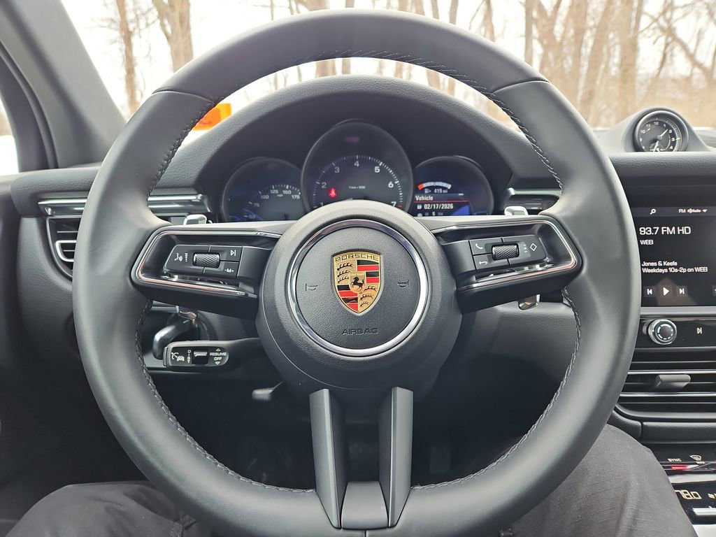 Certified 2025 Porsche Macan image 34