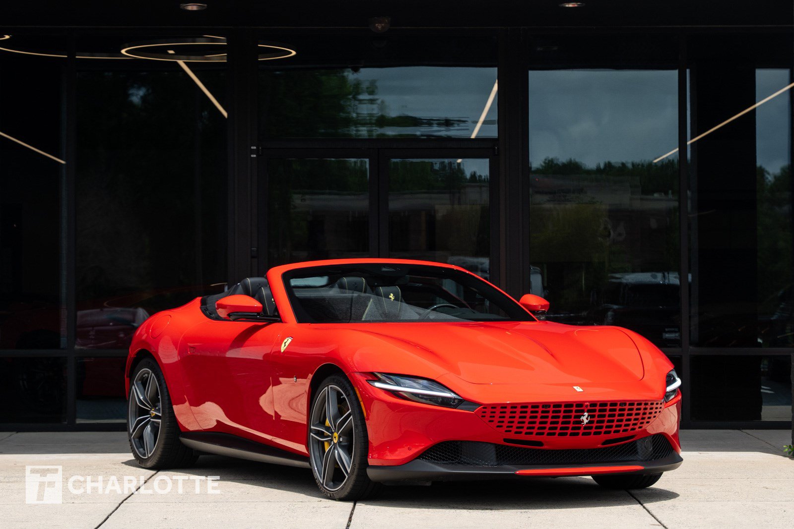 Used 2024 Ferrari Roma Spider RWD image 2