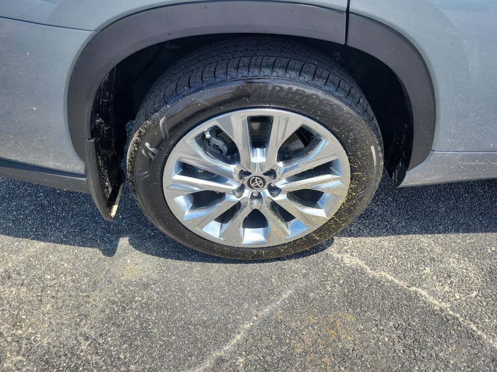 Used 2021 Toyota Highlander Limited AWD/4WD image 8