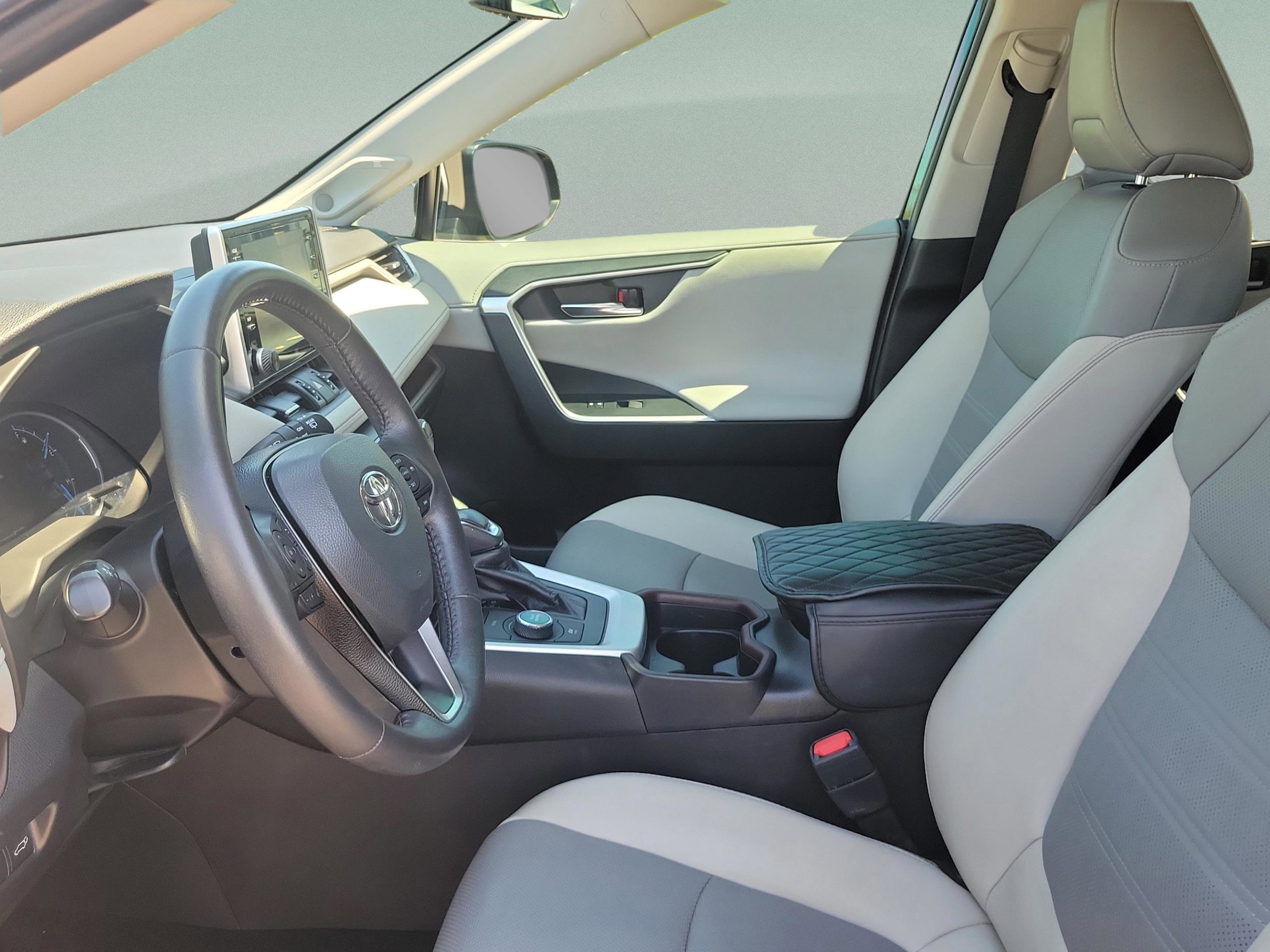 Used 2020 Toyota RAV4 Limited w/ Limited Grade Weather Package AWD/4WD image 15