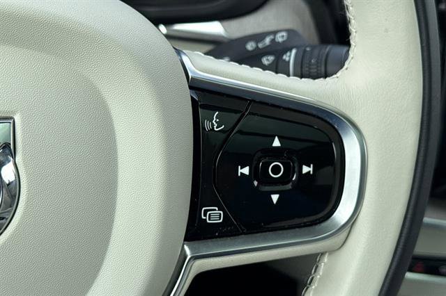 Certified 2023 Volvo XC60 T8 Ultimate image 28