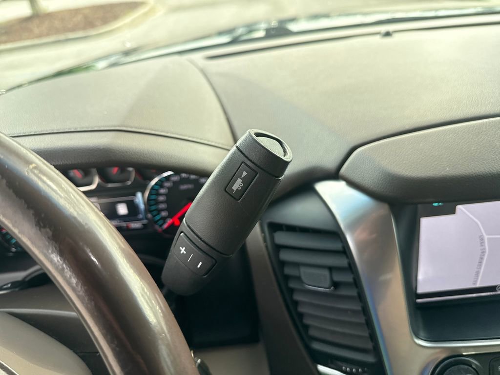 Used 2018 Chevrolet Suburban LT RWD image 27