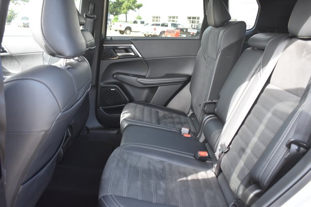 Used 2025 Mitsubishi Outlander SE FWD image 16