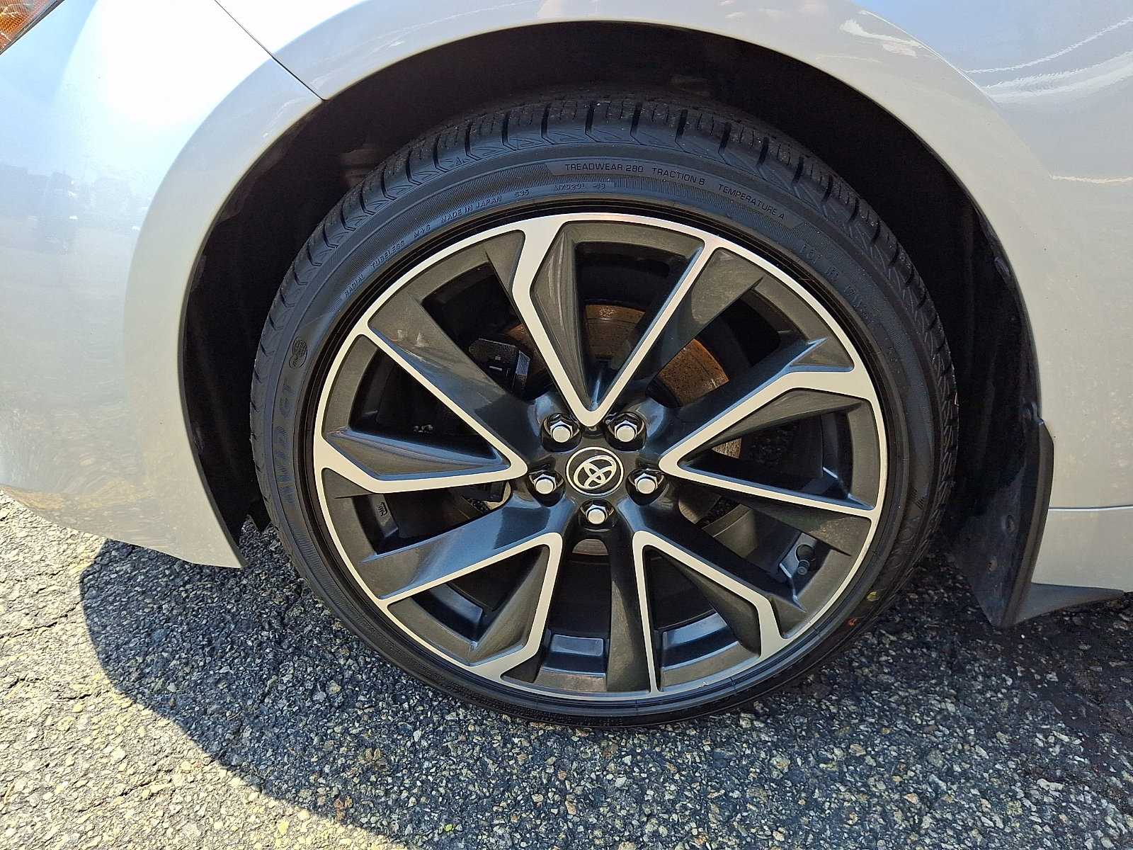 Used 2020 Toyota Corolla XSE image 28