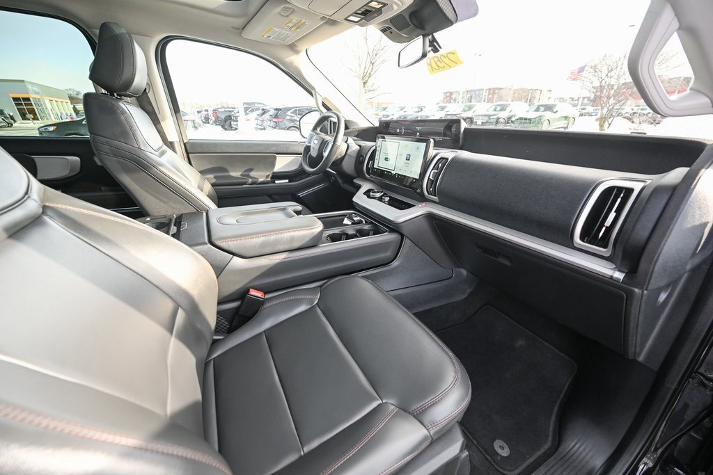 Certified 2025 Ford Expedition Active image 22