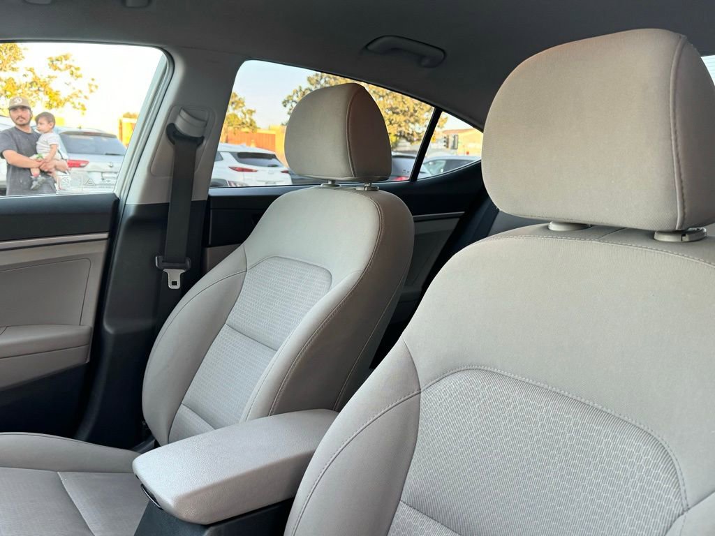 Used 2017 Hyundai Elantra SE image 14