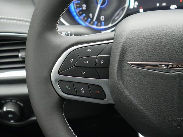 New 2026 Chrysler Pacifica Limited w/ Uconnect Theater Family Group AWD/4WD image 19
