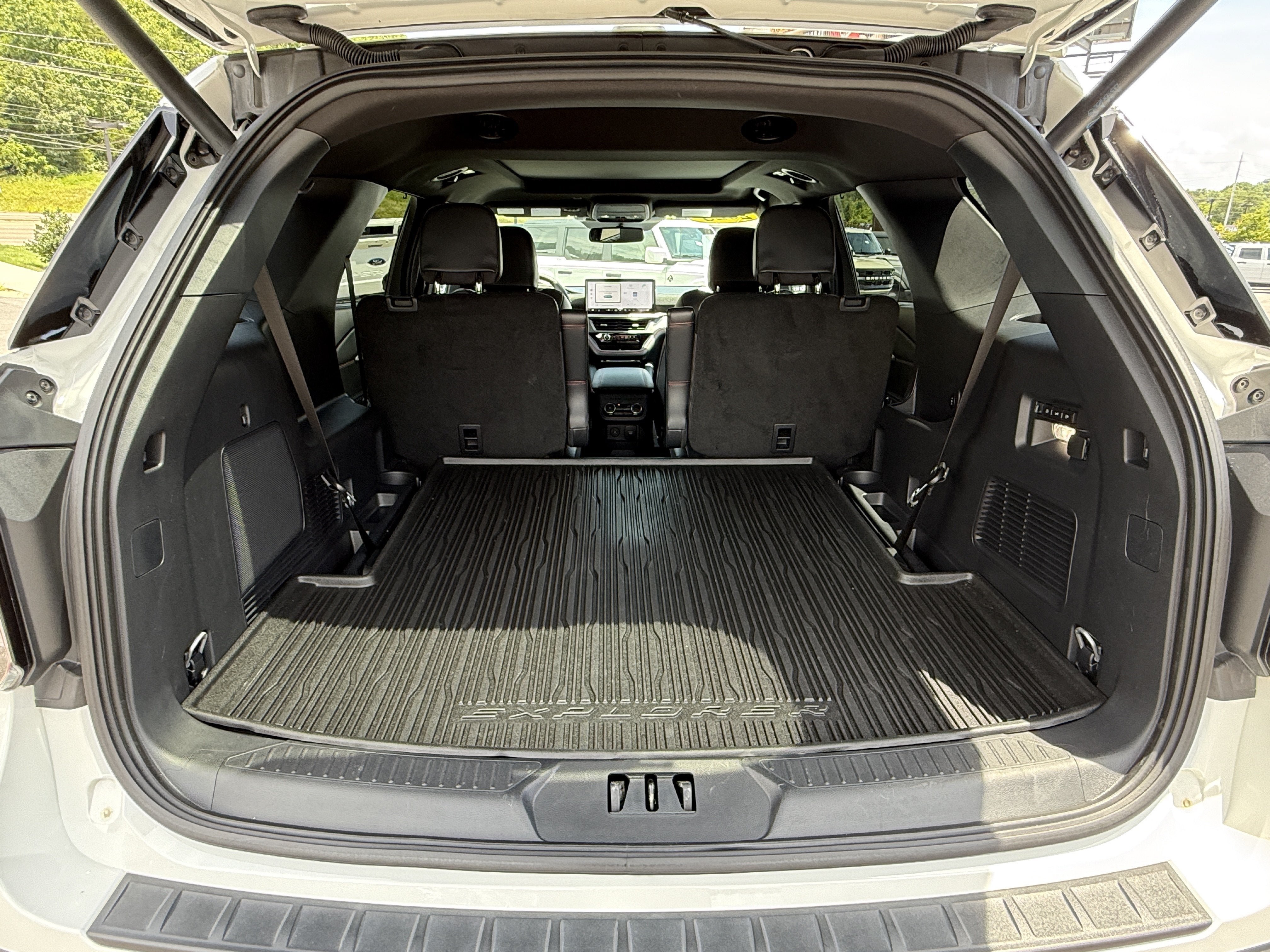 Used 2025 Ford Explorer ST AWD/4WD image 13