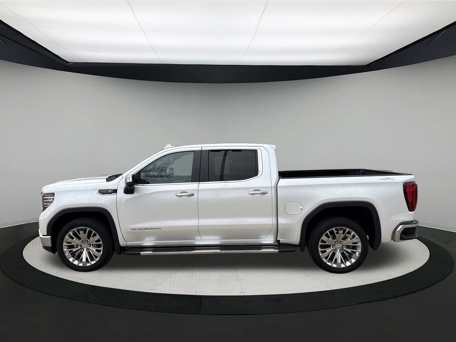 Used 2023 GMC Sierra 1500 SLT w/ SLT Premium Plus Package AWD/4WD image 4