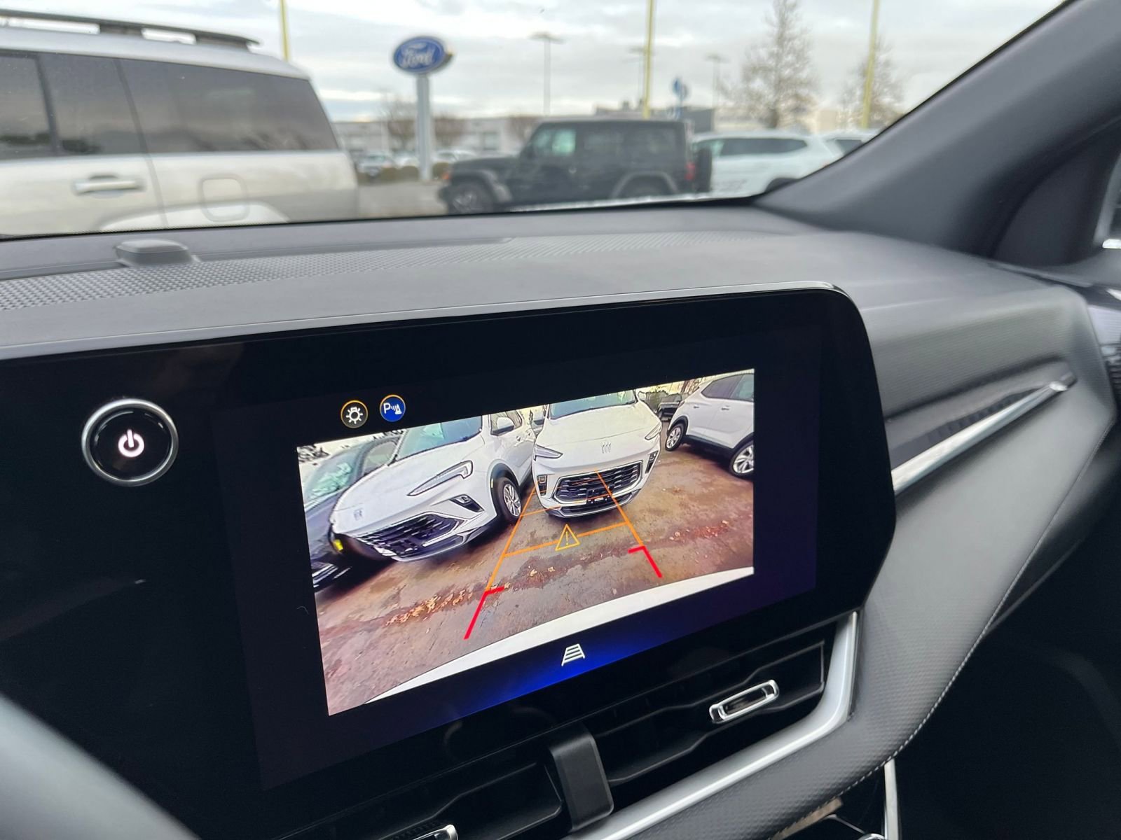 Used 2025 Chevrolet Equinox LT image 18