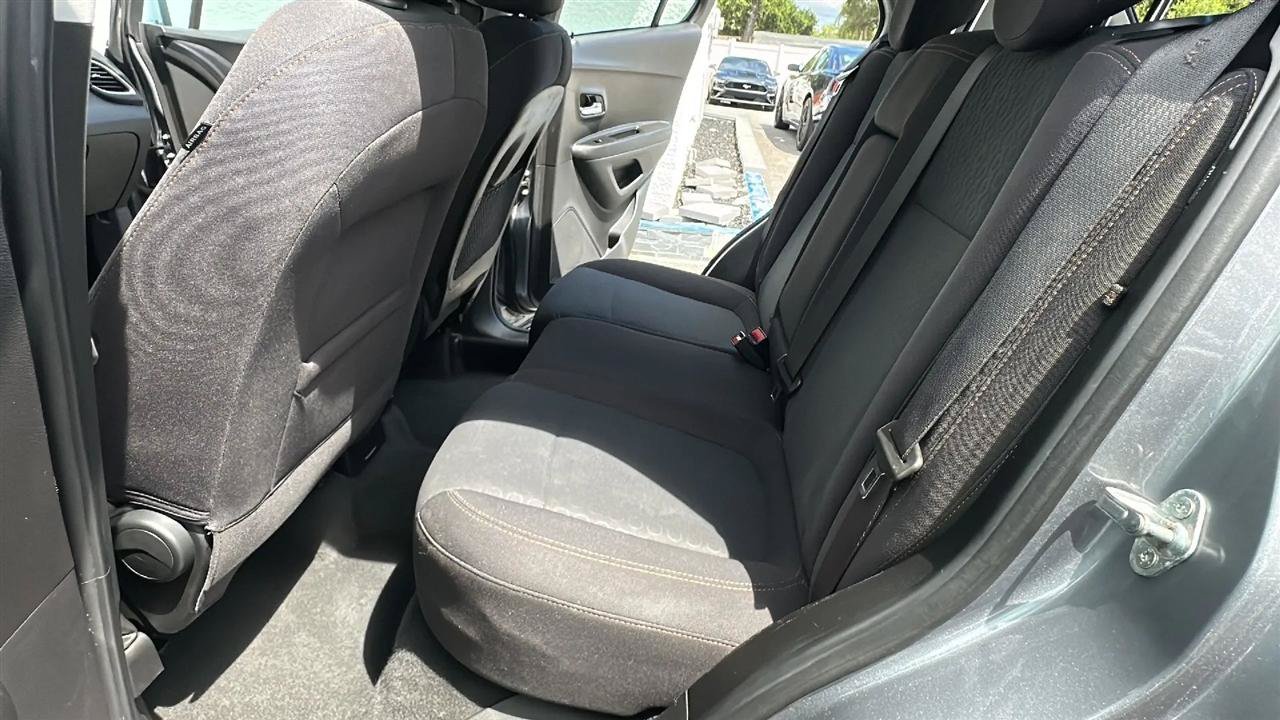 Used 2020 Chevrolet Trax LS FWD image 29