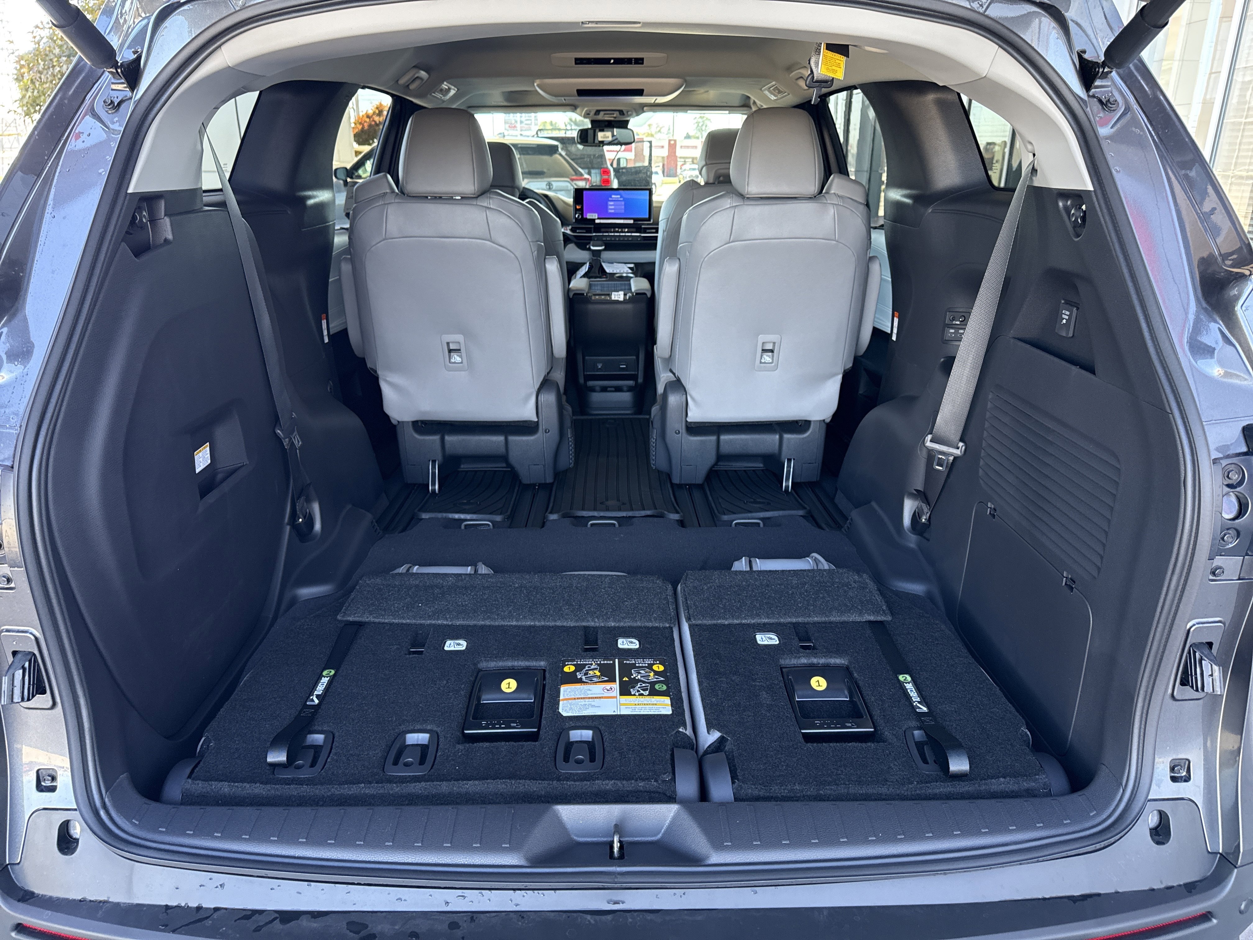 New 2025 Toyota Sienna XLE image 18