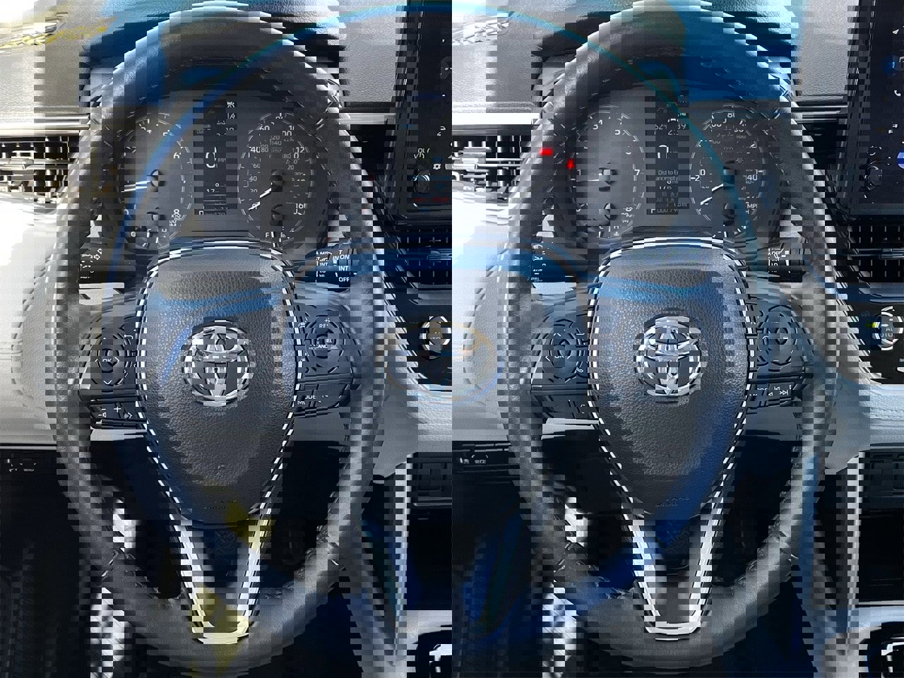 Used 2023 Toyota Corolla Cross LE image 11