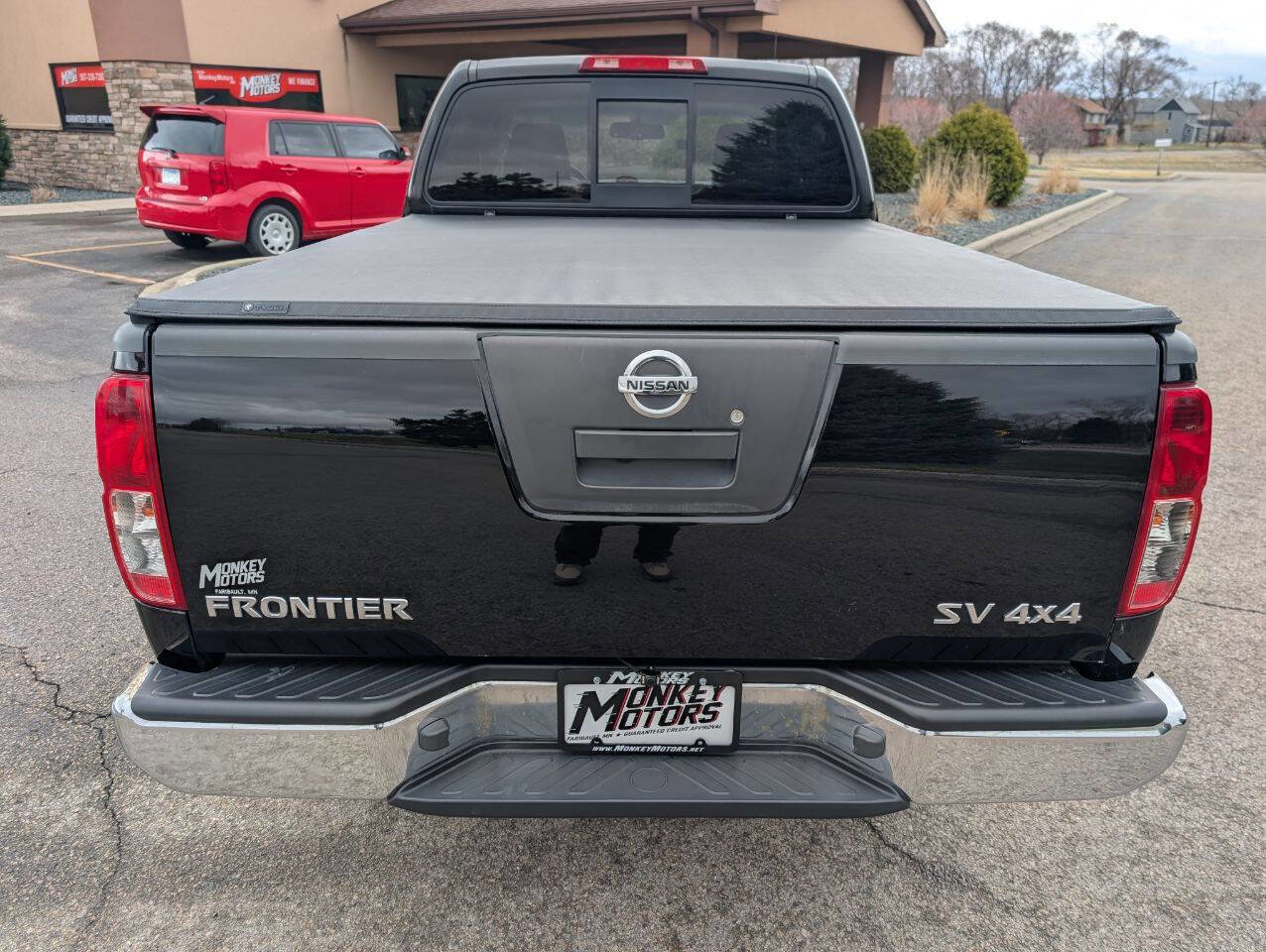 Used 2012 Nissan Frontier SV image 8