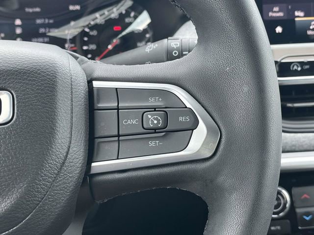 Used 2023 Jeep Compass Latitude image 27