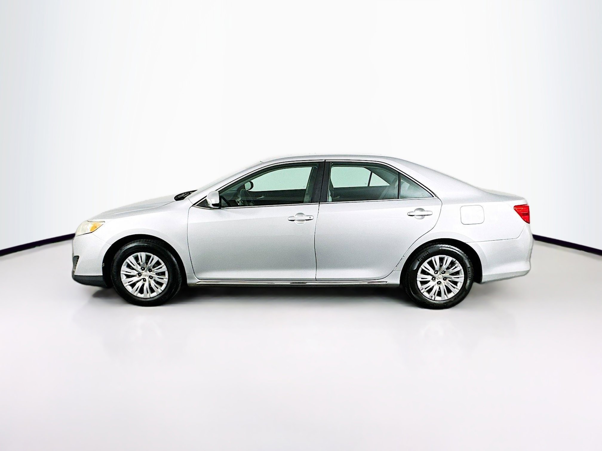 Used 2012 Toyota Camry LE image 4