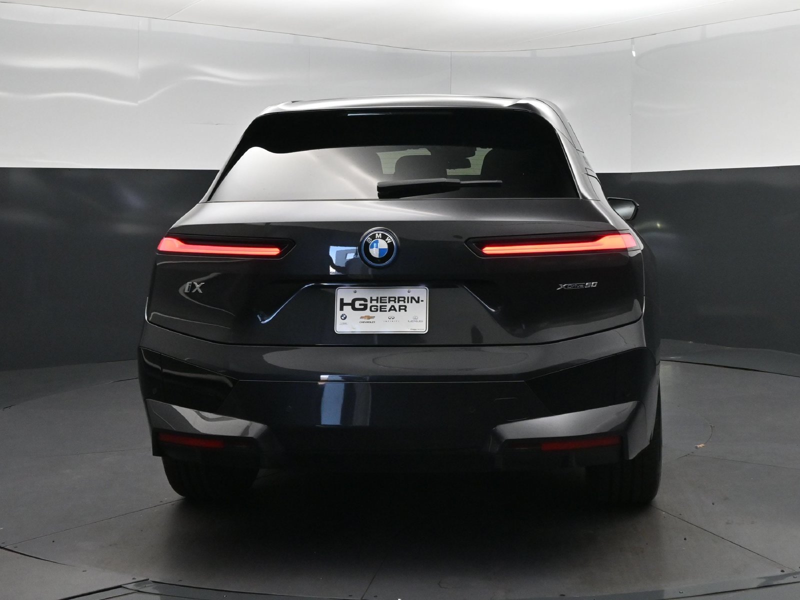 Certified 2024 BMW iX xDrive50 w/ Premium Package AWD/4WD image 6