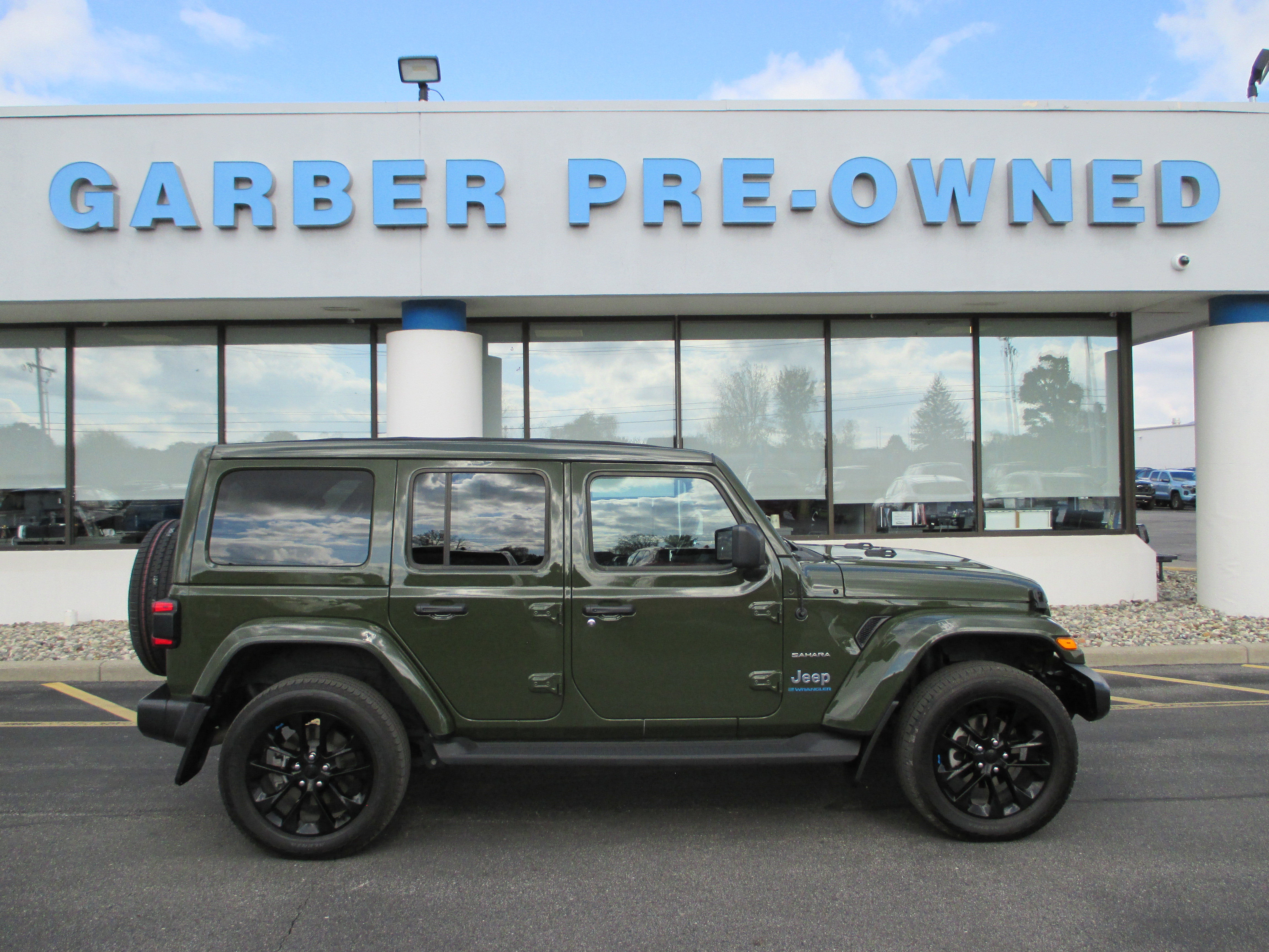 Used 2023 Jeep Wrangler Unlimited Sahara w/ Cold Weather Group image 2