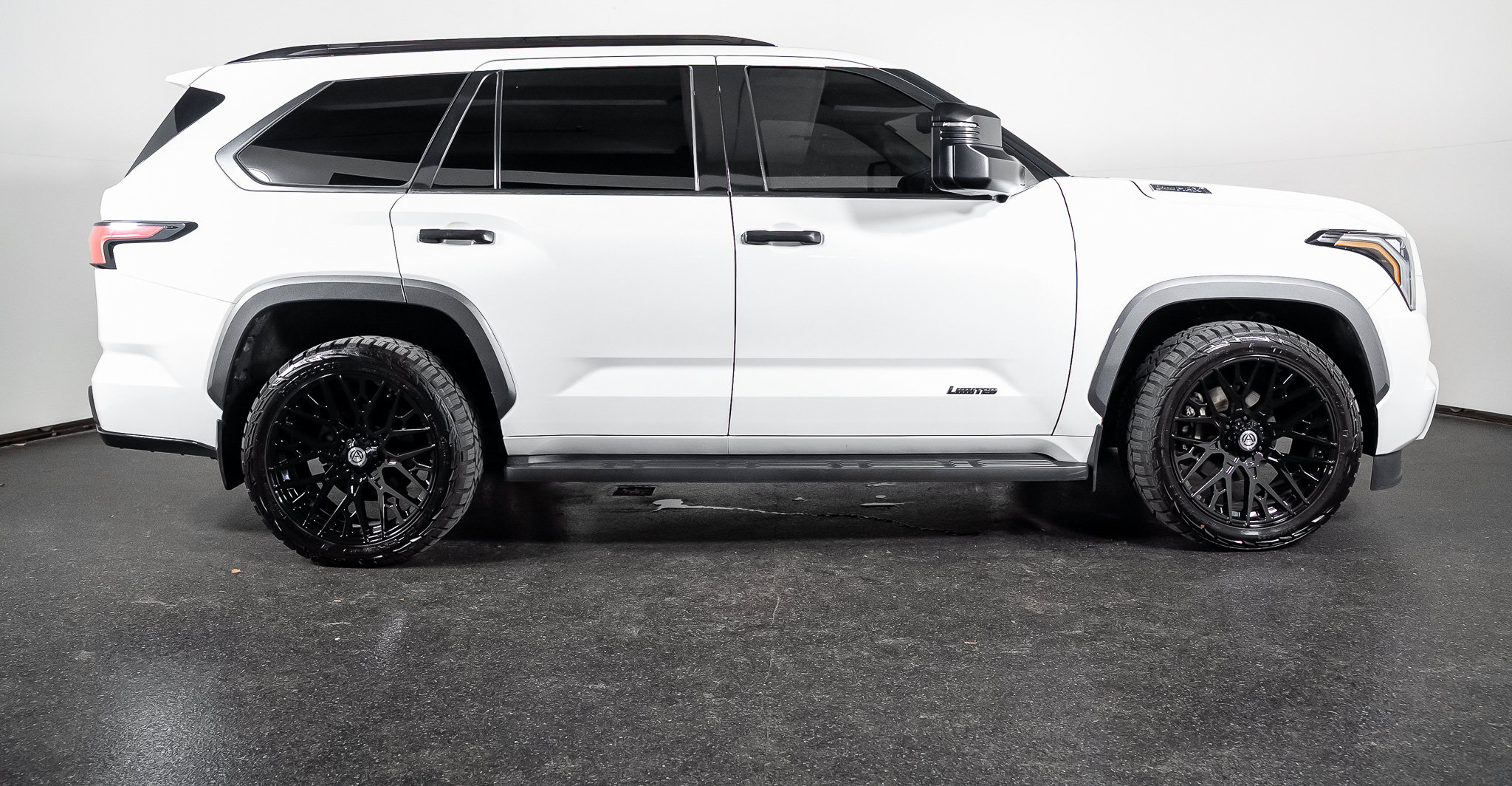 Used 2023 Toyota Sequoia Limited w/ Tow Technology Package RWD image 28