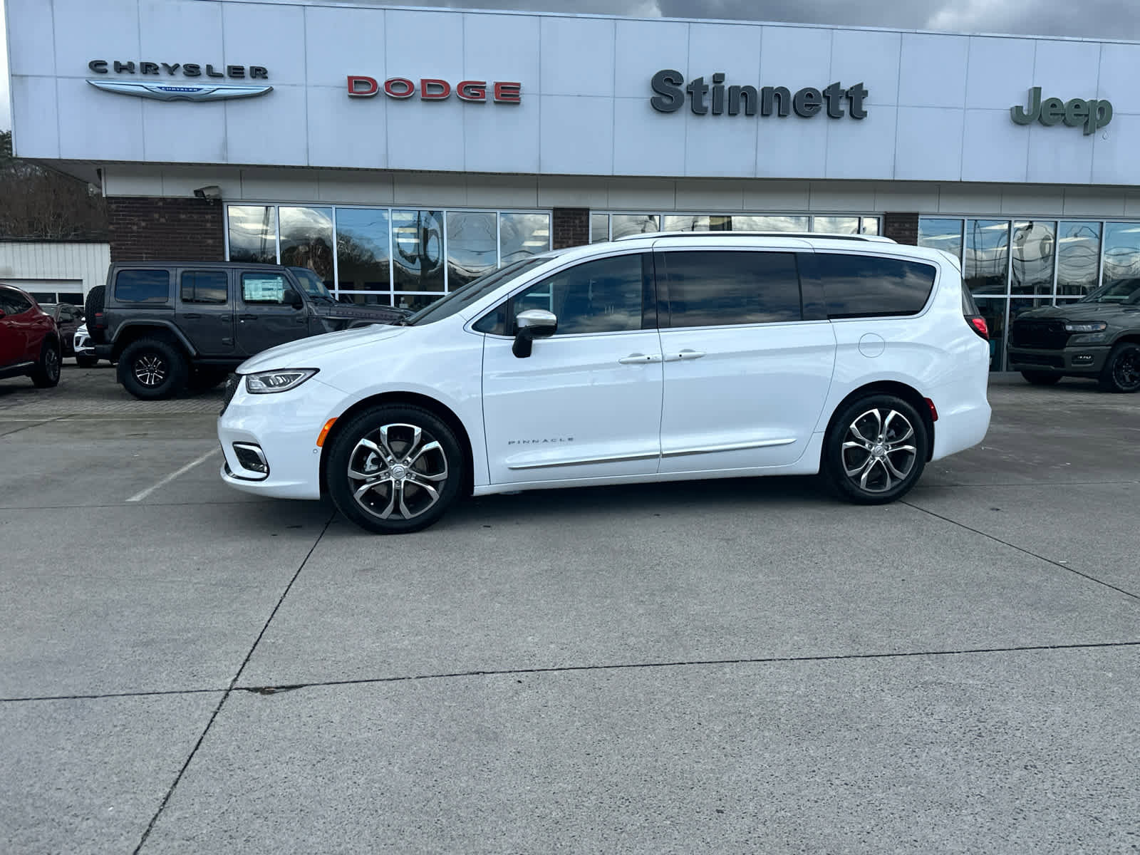 New 2026 Chrysler Pacifica Pinnacle