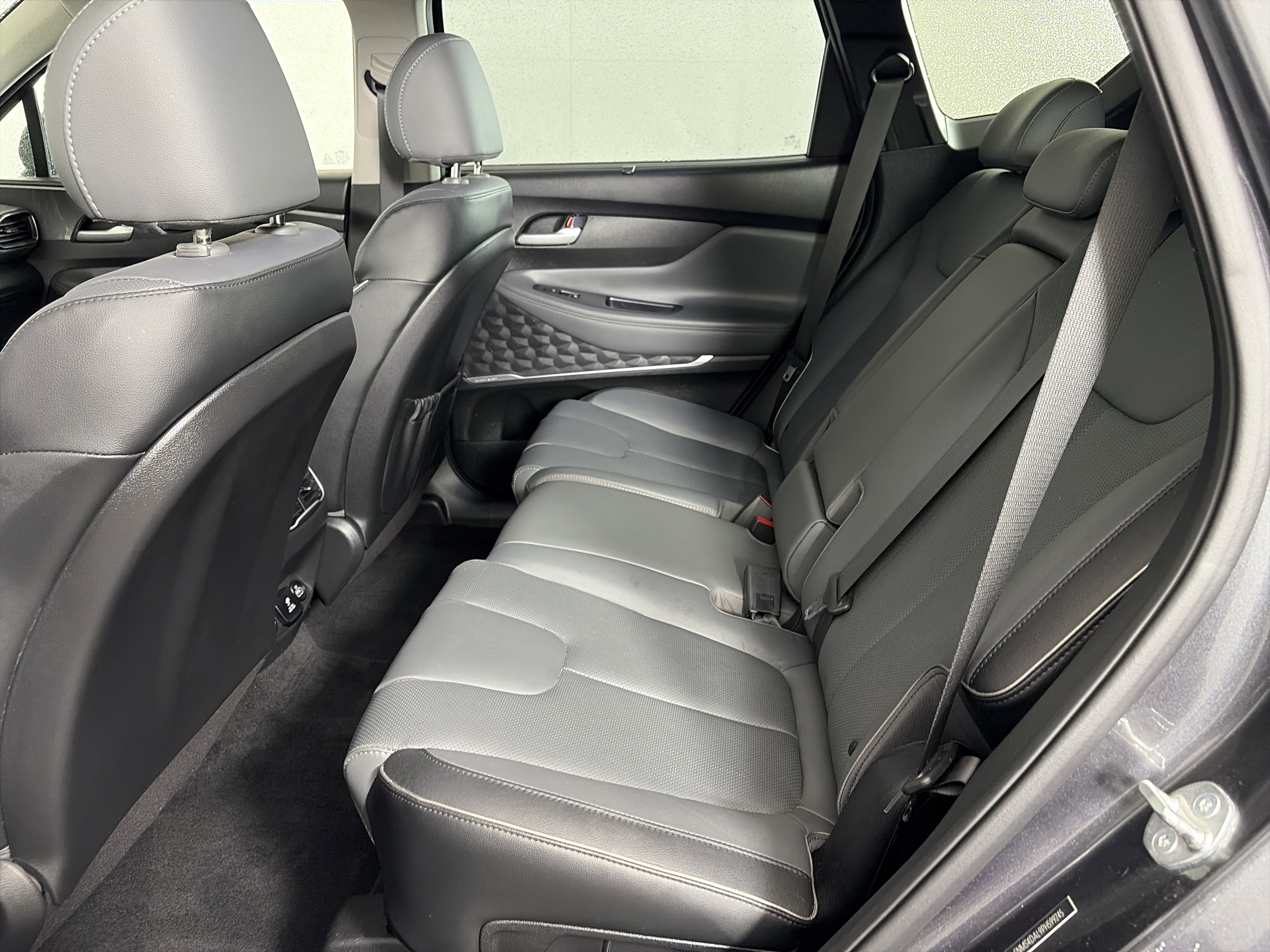 Used 2023 Hyundai Santa Fe Limited w/ Cargo Package image 7